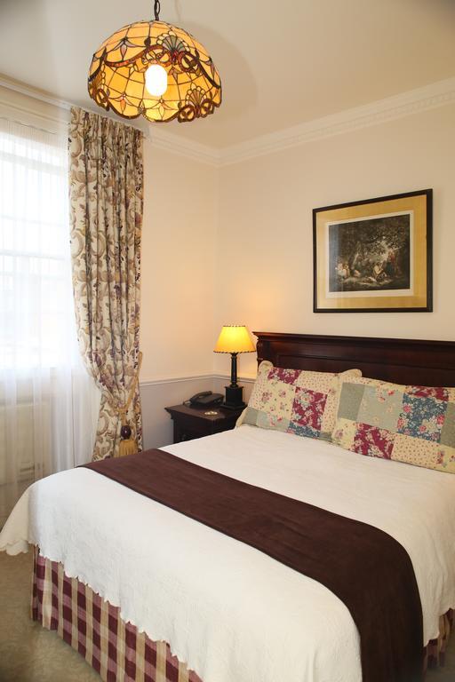 Lord Milner Hotel London Bagian luar foto